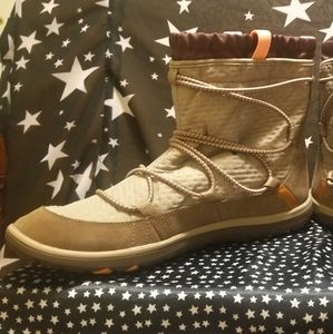 Clarks snow boots Like New